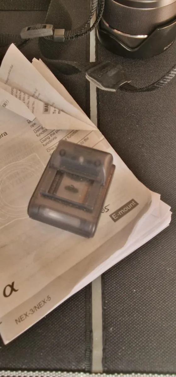 Sony Alpha 3D and standard digital camera - Image 4