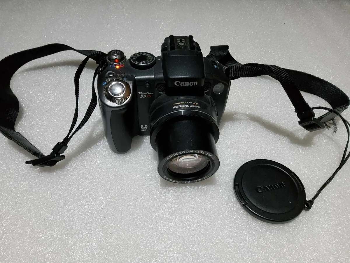 Canon Powershot S5iS Digital Camera, New Condition - Image 2