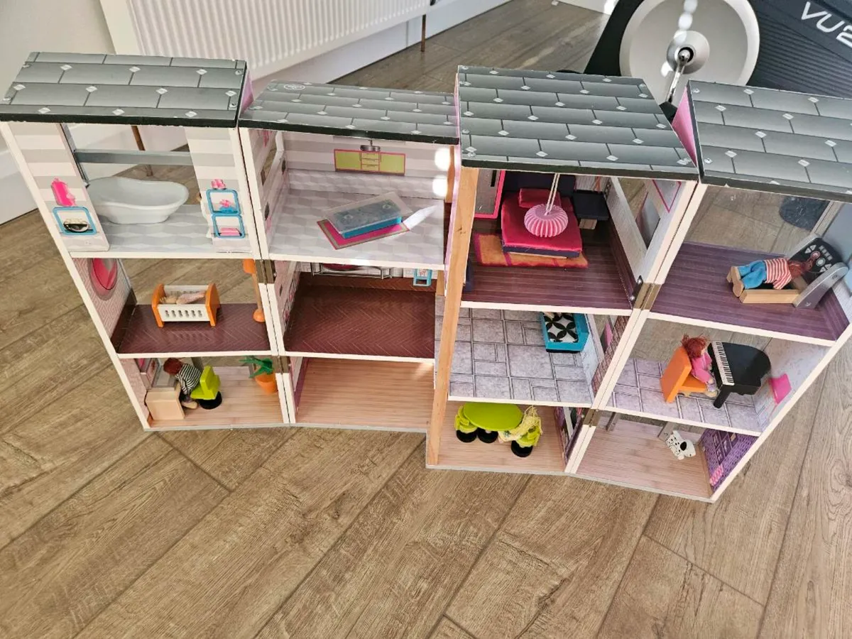 Doll's house - Image 2