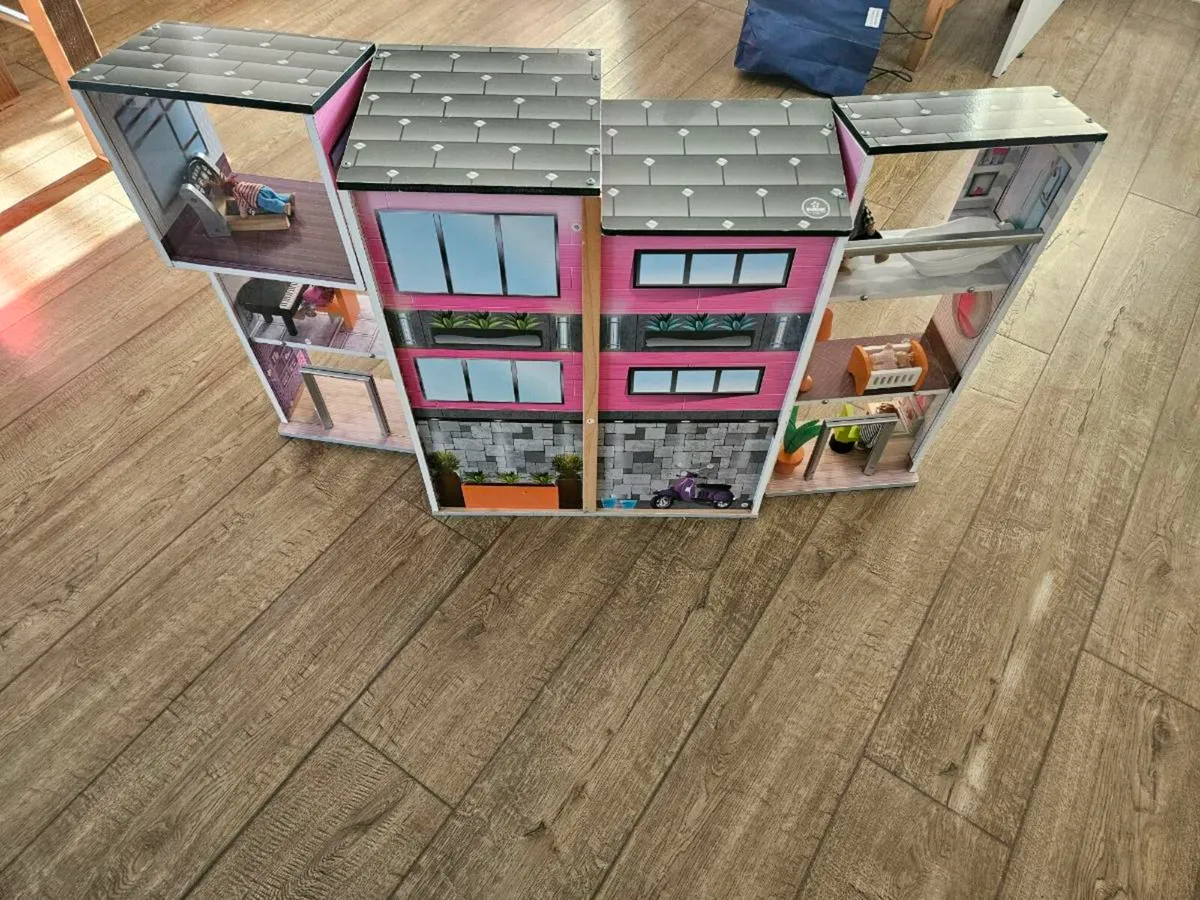 Doll's house - Image 3