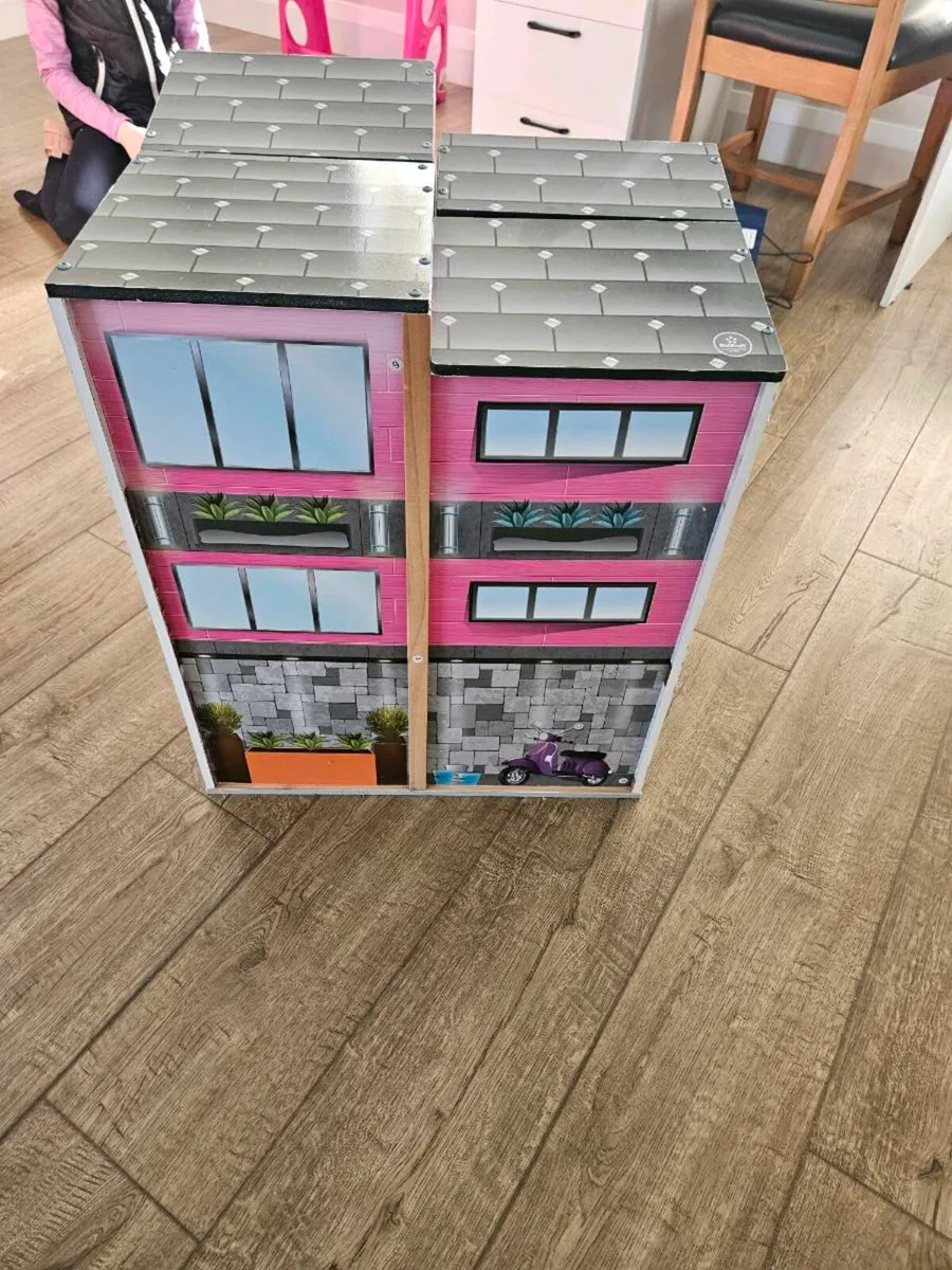 Doll's house - Image 4