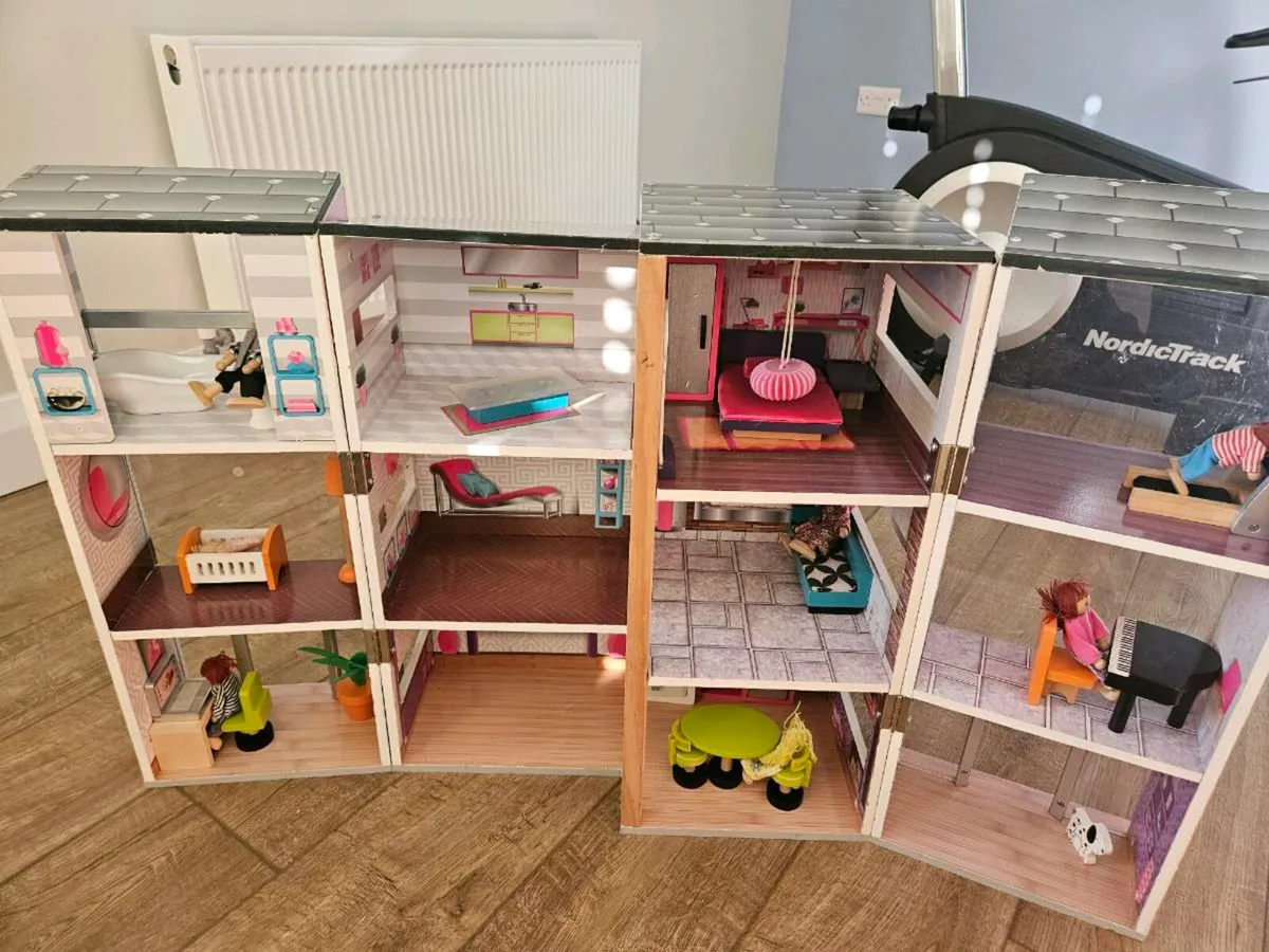 Doll's house - Image 1