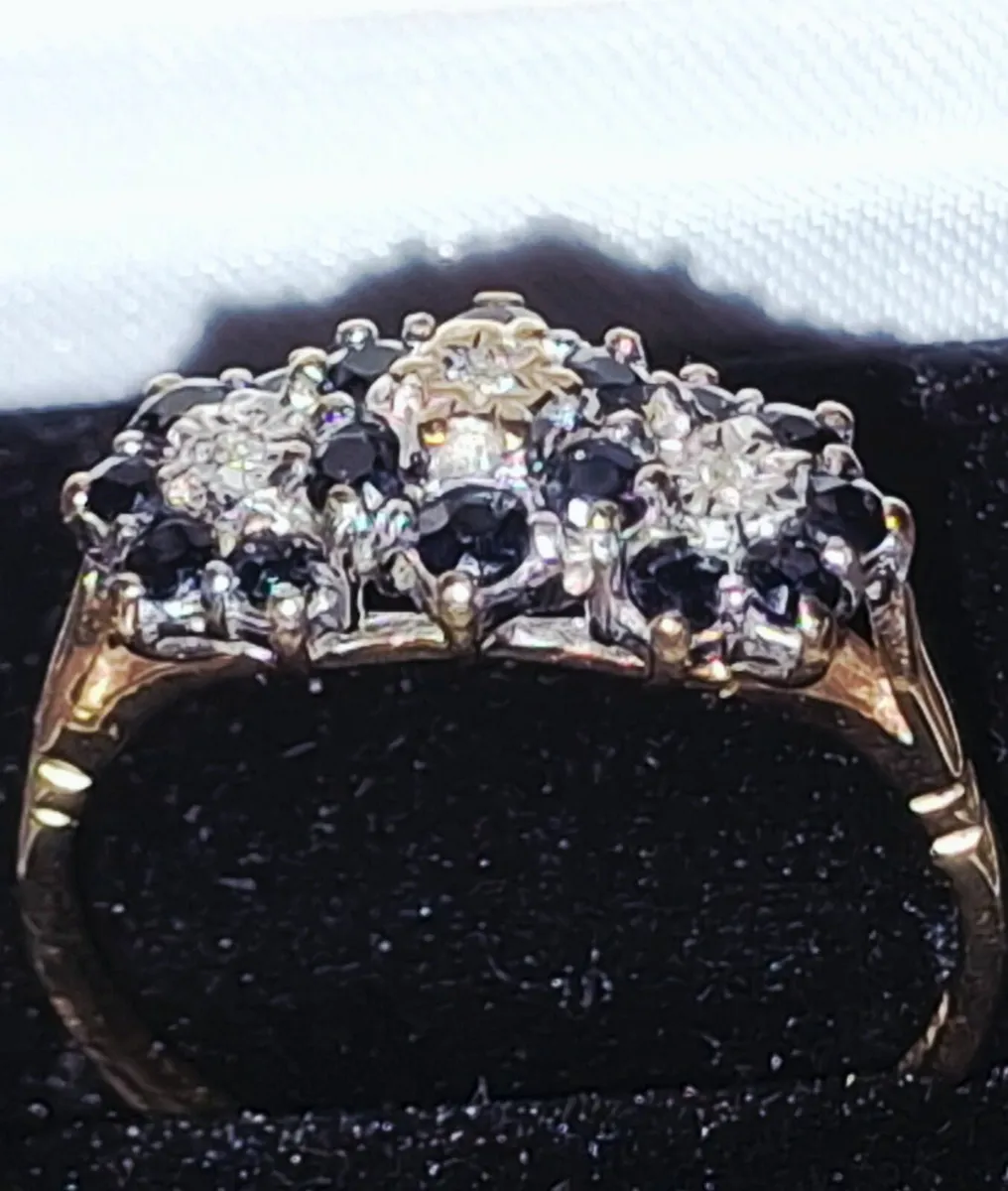 9ct Yellow Gold Sapphire & Diamond Trilogy Cluster - Image 1