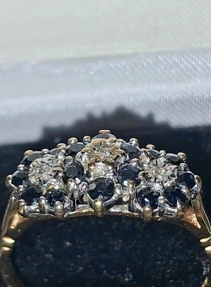 9ct Yellow Gold Sapphire & Diamond Trilogy Cluster - Image 3