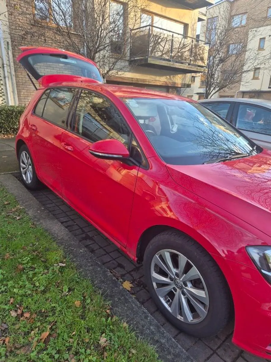 2017 Volkswagen Golf - Image 2