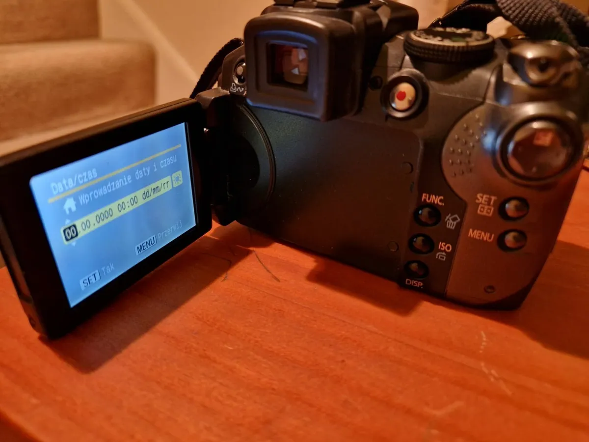 Canon Powershot S5iS Digital Camera, New Condition - Image 3