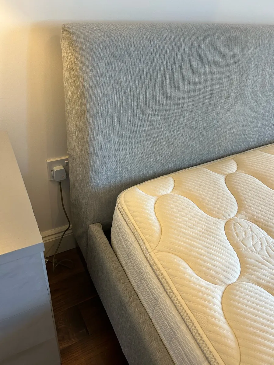 King size bed - Image 2