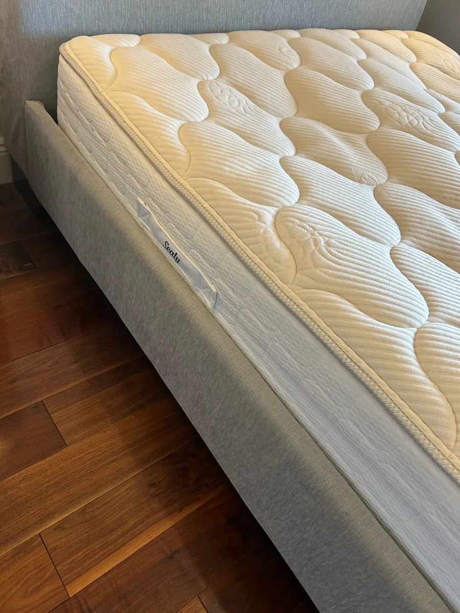 King size bed - Image 3