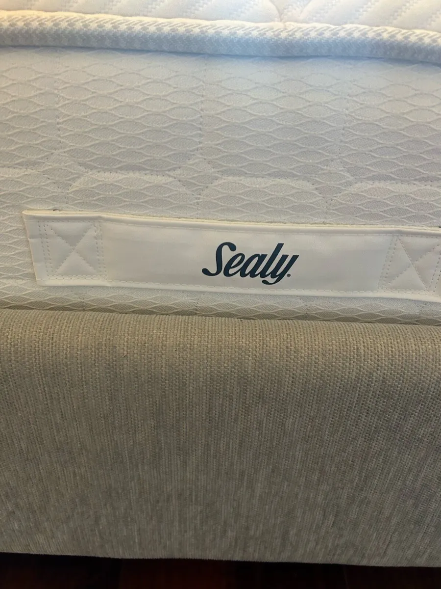 King size bed - Image 4