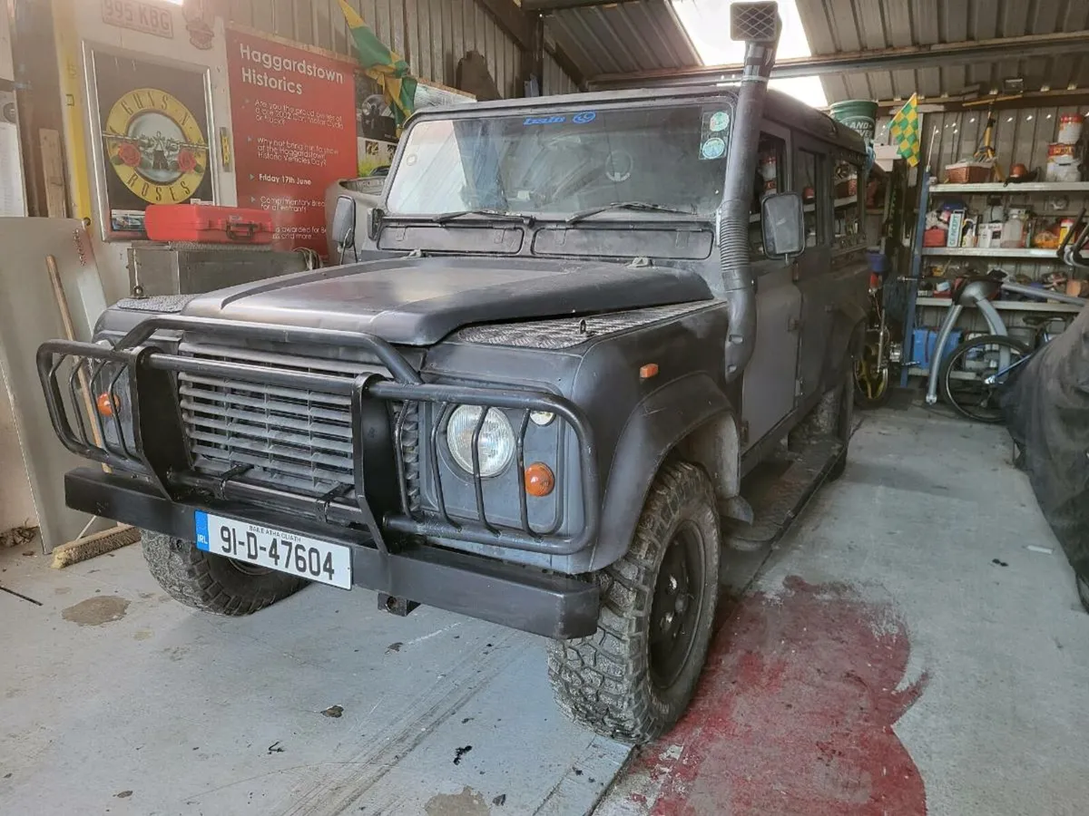 Land rover defender 4x4 off road - Image 1