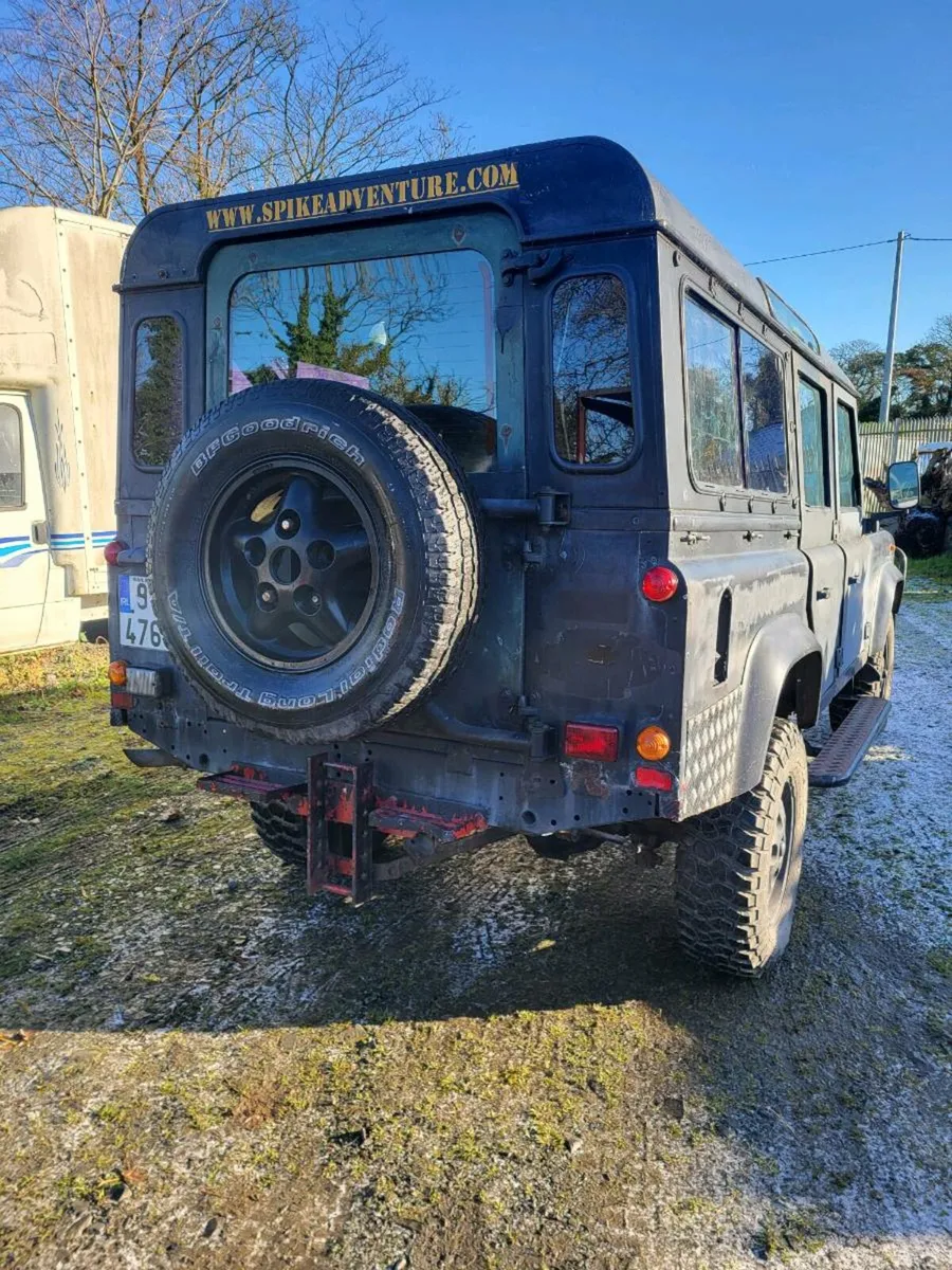 Land rover defender 4x4 off road - Image 3