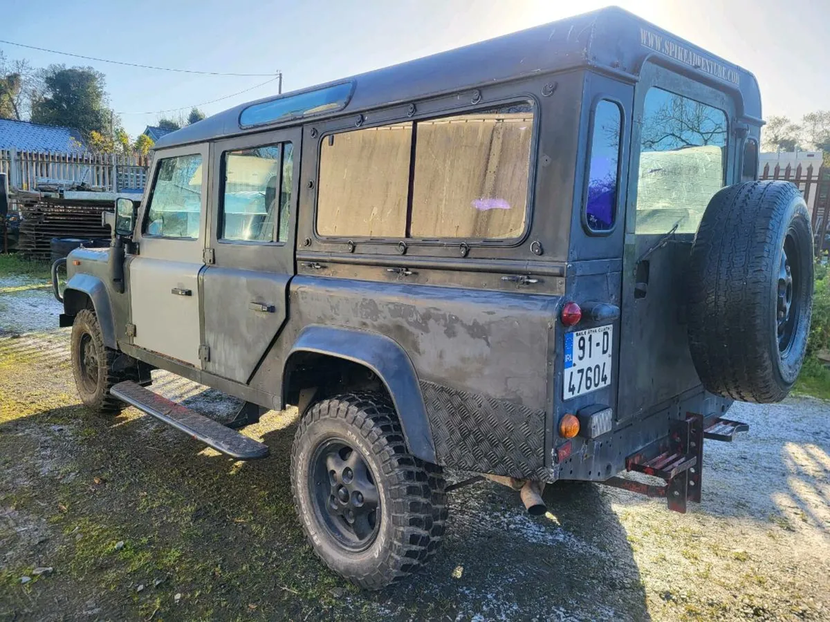 Land rover defender 4x4 off road - Image 4