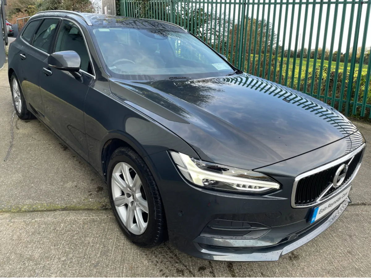 Volvo V90 2.0 D4 MOMENTUM AUTO 187HP ESTATE VERY G - Image 2