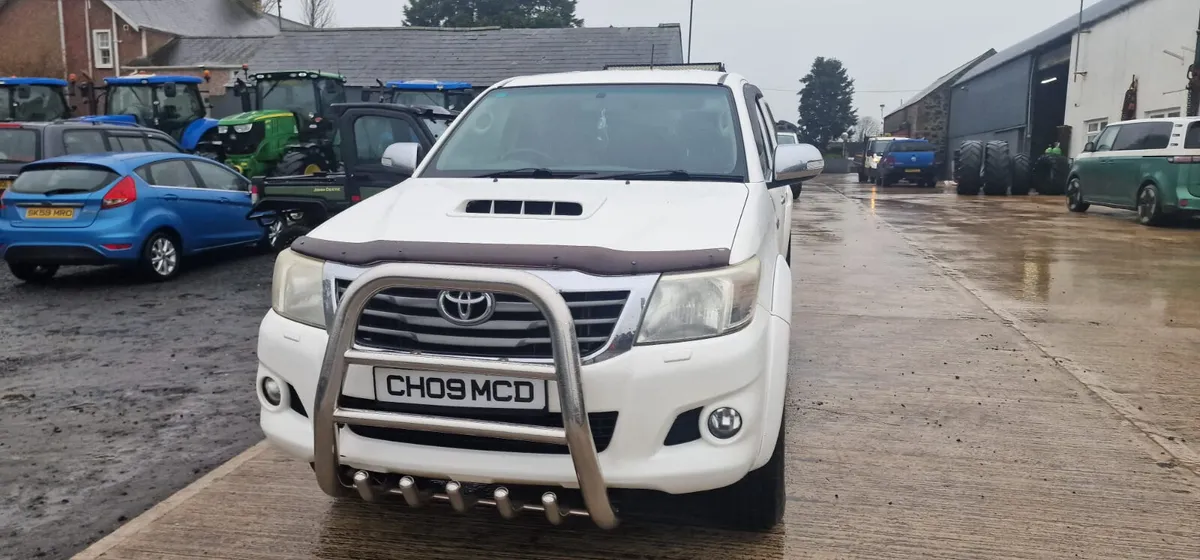 No VAT 2014 Toyota Hilux Invincible 3.0 D-4D - Image 2