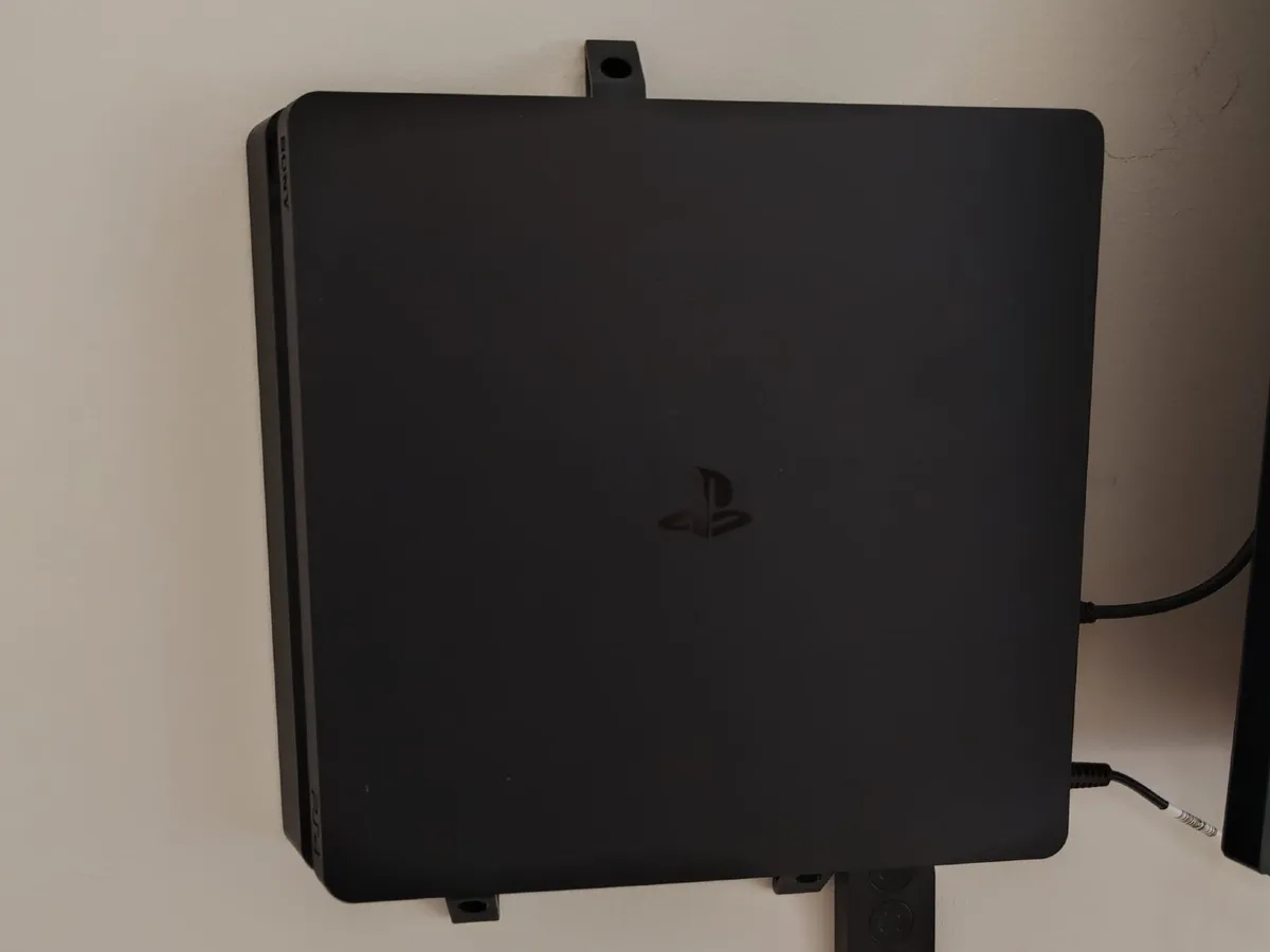 Play station four - Image 1