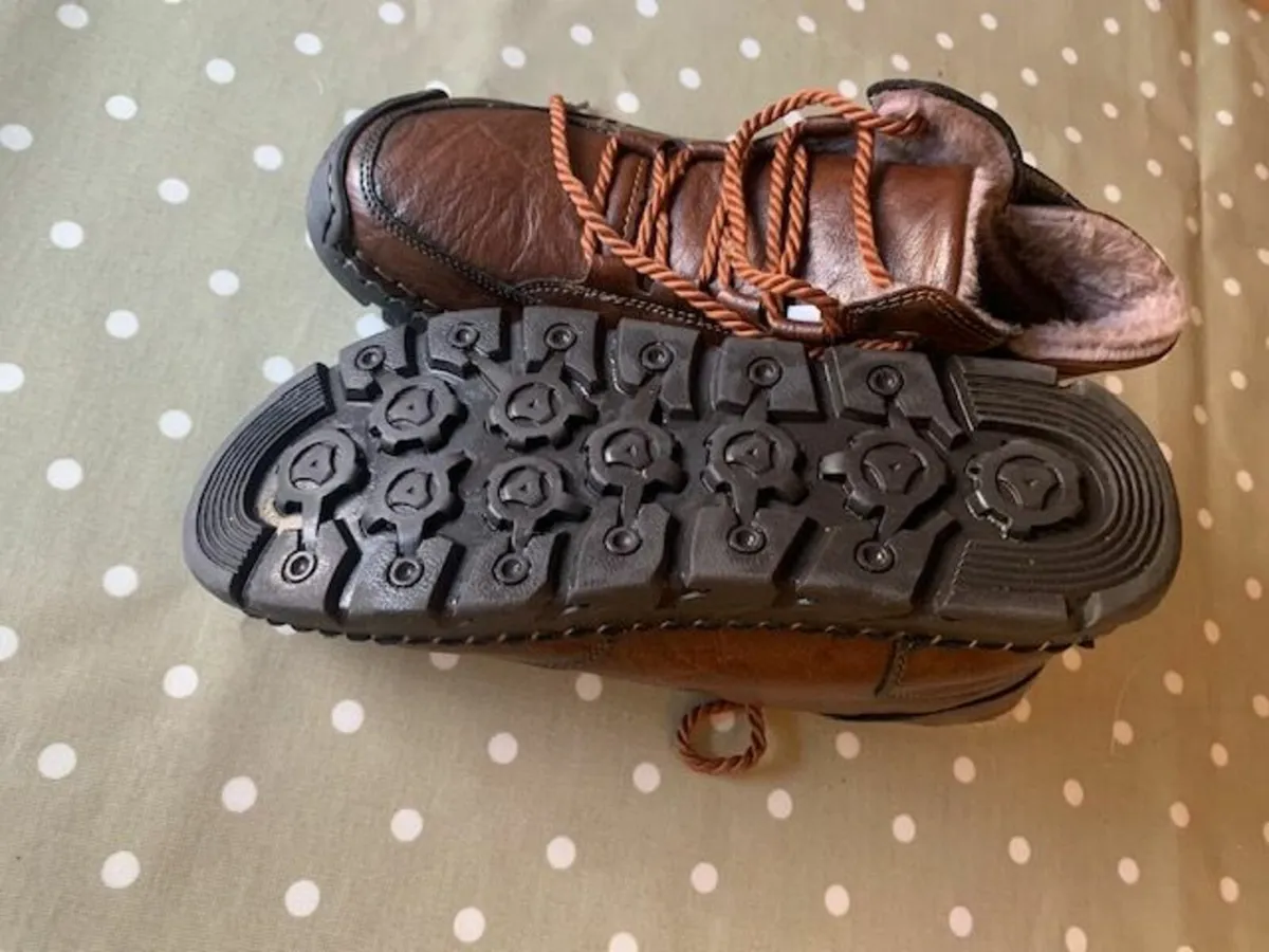 Size 6.5 shoes. - Image 2