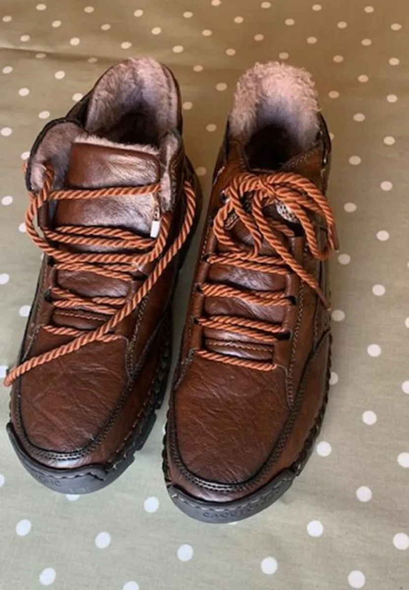 Size 6.5 shoes. - Image 3