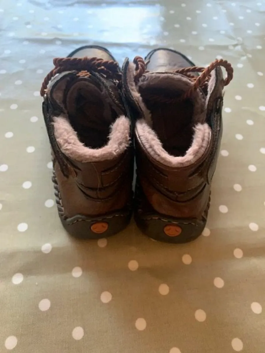 Size 6.5 shoes. - Image 4