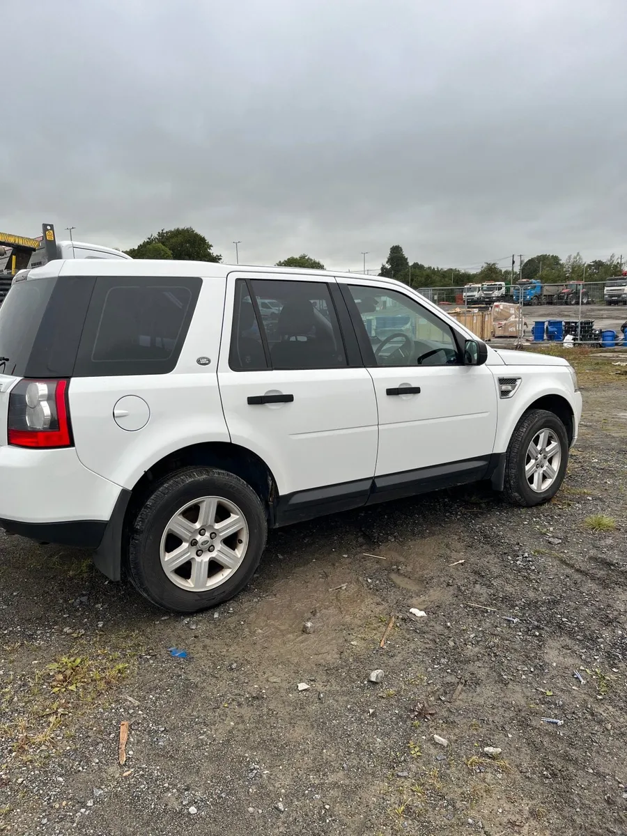 Land Rover Freelander 2011 - Image 2
