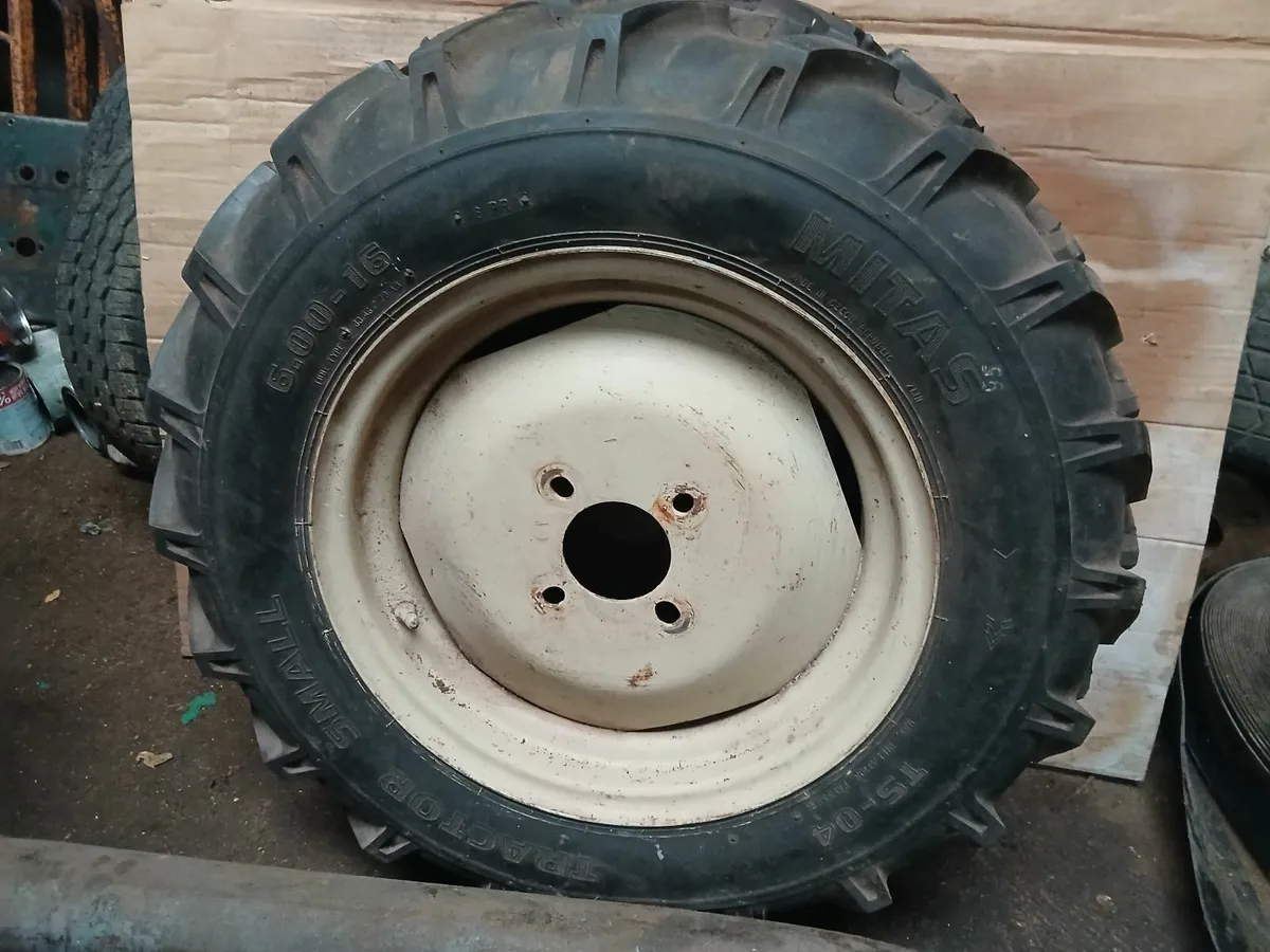 Tractor parts - Image 1