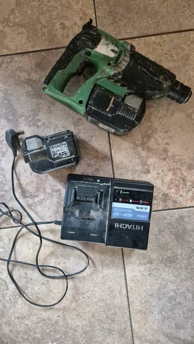 Hitachi cordless hammer drill - Image 2