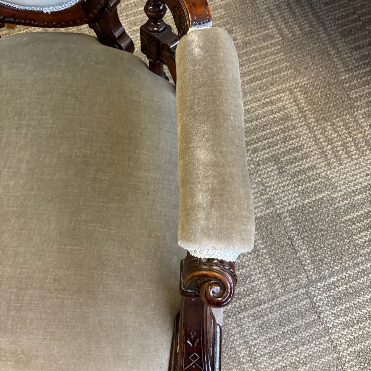 Fabulous Victorian mahogany high back green crush - Image 3