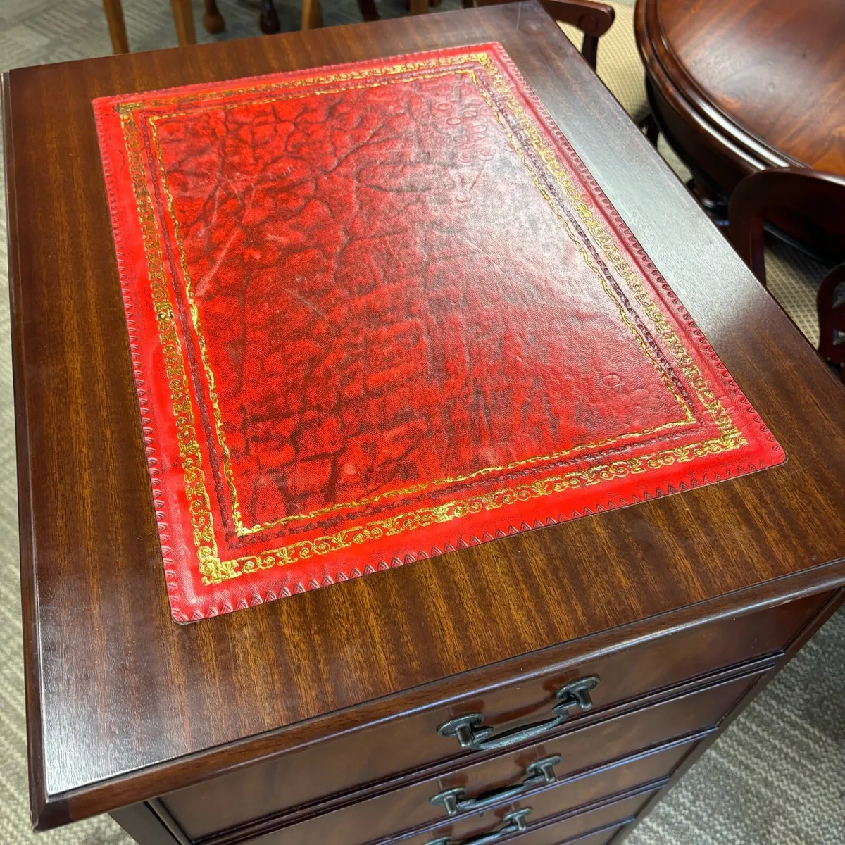 Beautiful mahogany red leather top filing cabinet. - Image 3