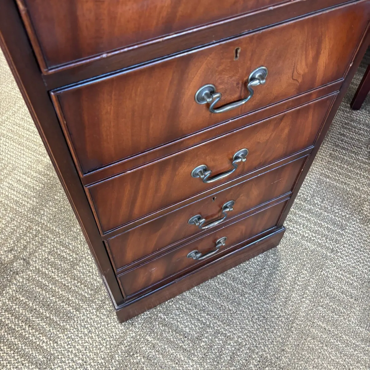 Beautiful mahogany red leather top filing cabinet. - Image 4