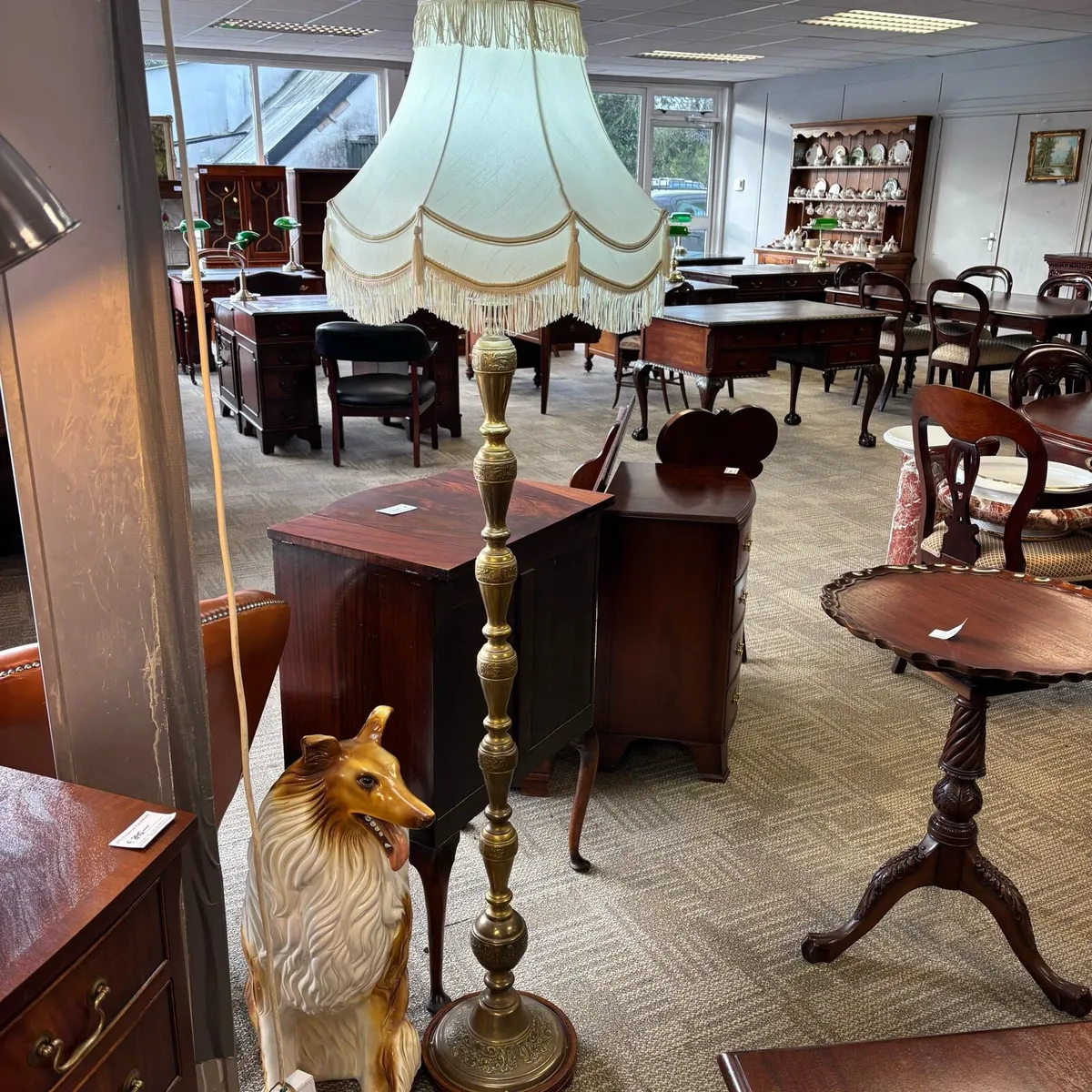 Beautiful brass shaped floor lamp - Image 1