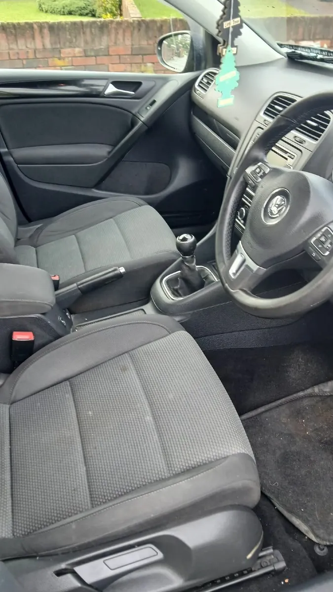 Volkswagen Golf 2011 - Image 1