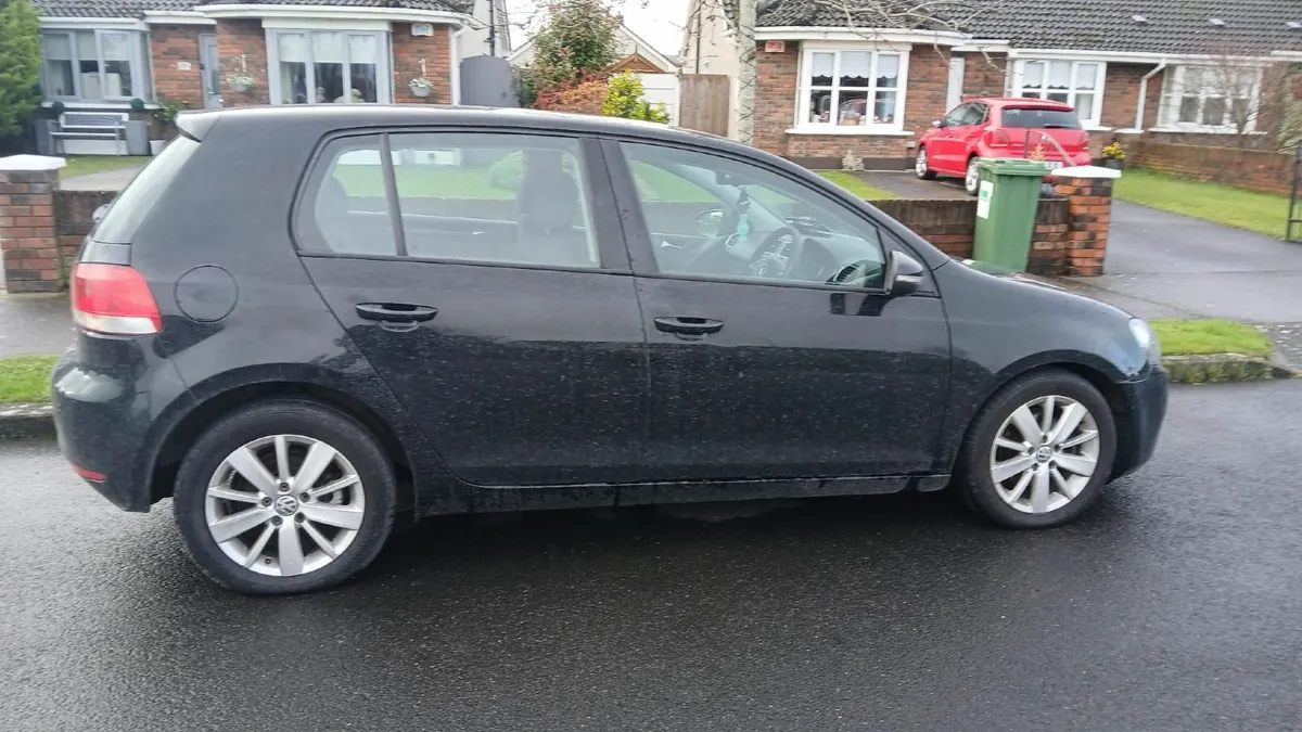 Volkswagen Golf 2011 - Image 2