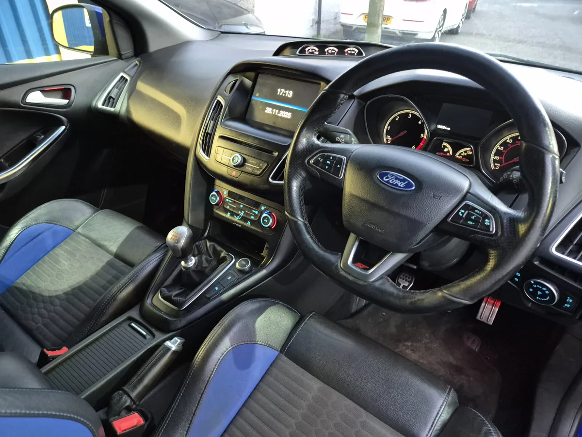 Ford Focus 2015 - Image 2