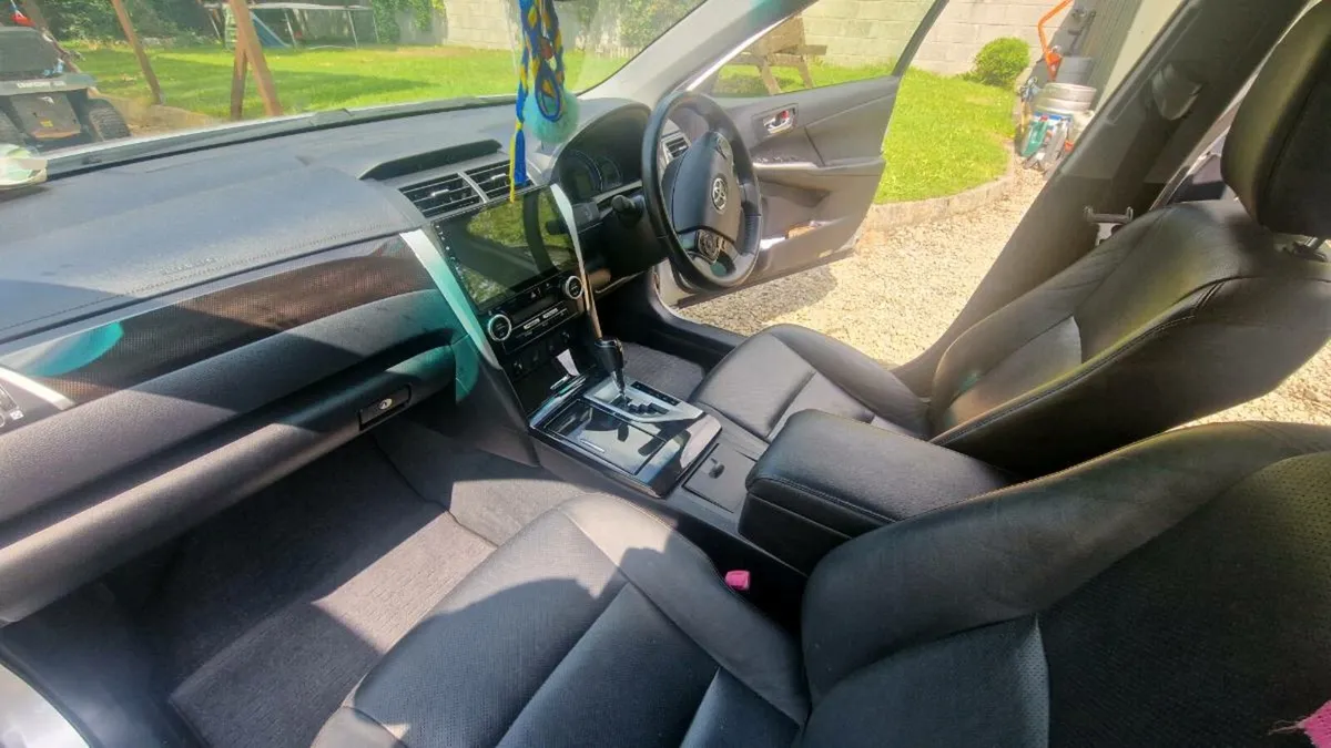 Toyota camry 2012 Hybrid - Image 4