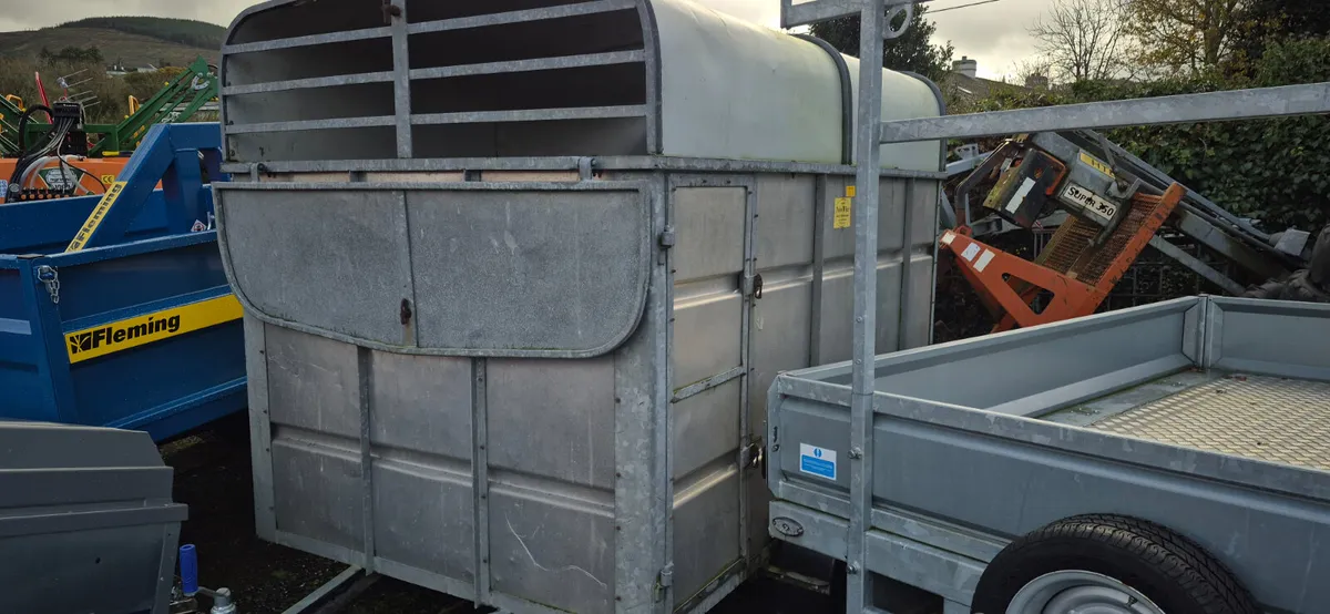 Livestock box - Image 1