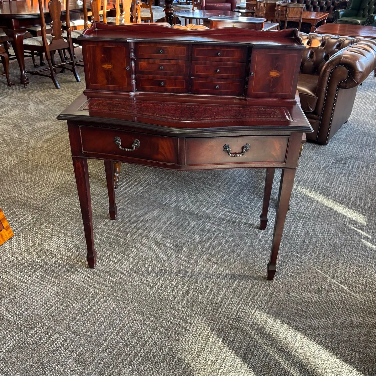 Beautiful mahogany ladies writing desk. Red leathe - Image 1