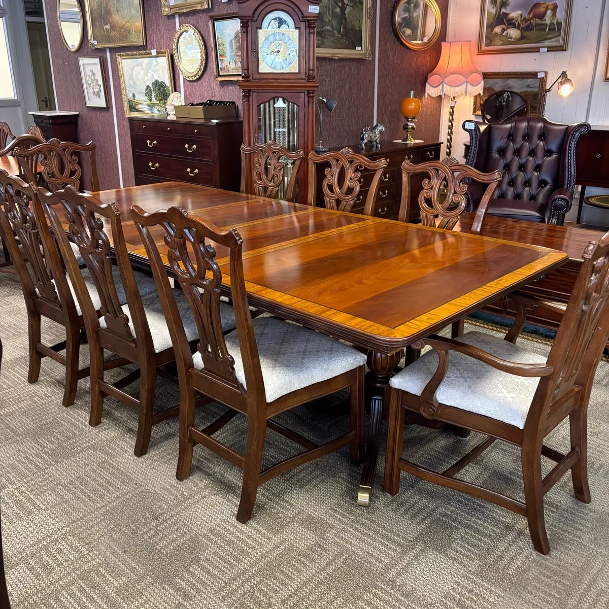 Fabulous rosewood extendable dining table & 8 chai - Image 1