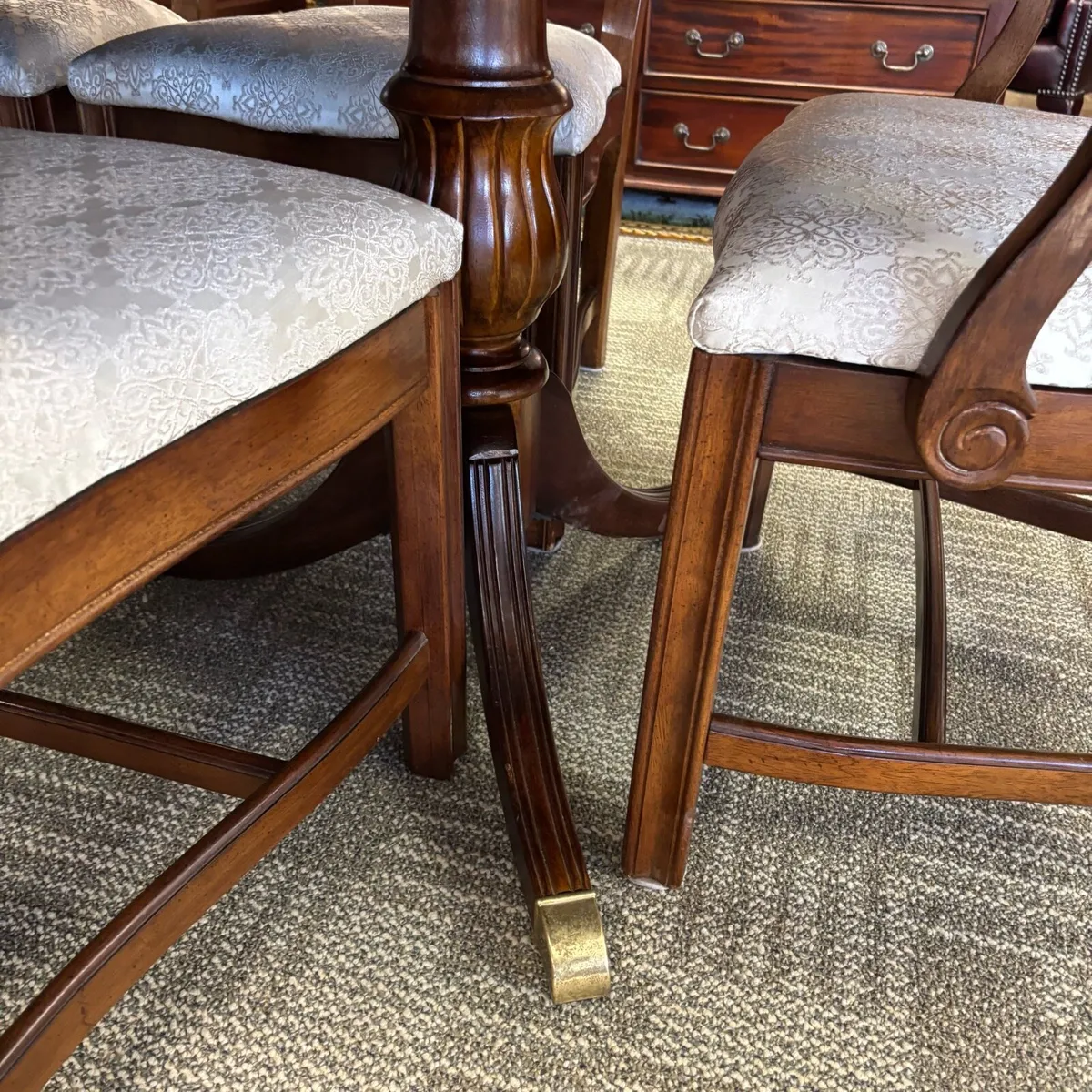 Fabulous rosewood extendable dining table & 8 chai - Image 2