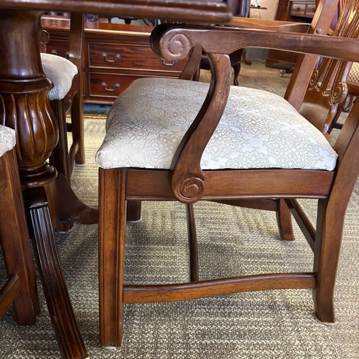 Fabulous rosewood extendable dining table & 8 chai - Image 3