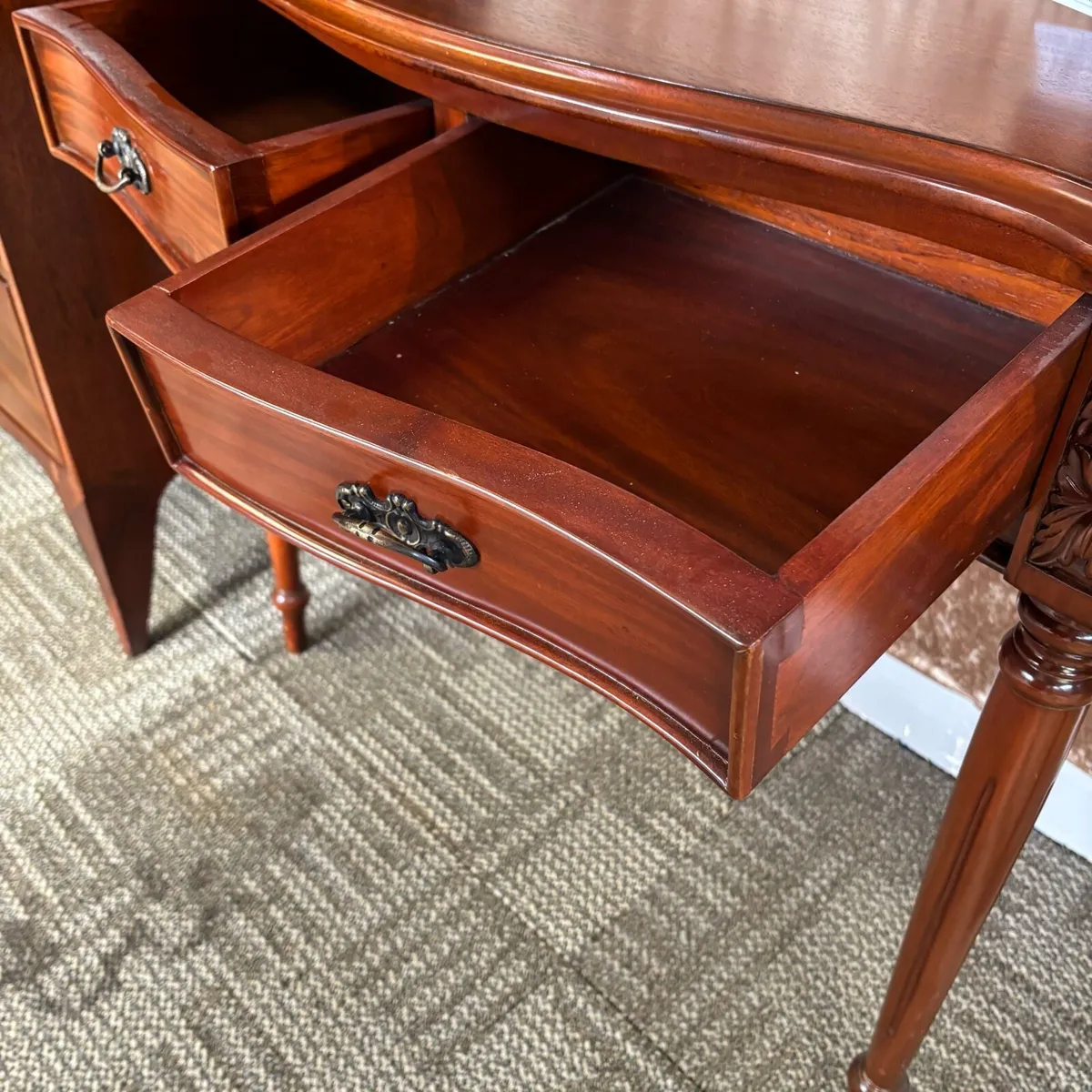 Fabulous mahogany curved front console table. Swip - Image 4
