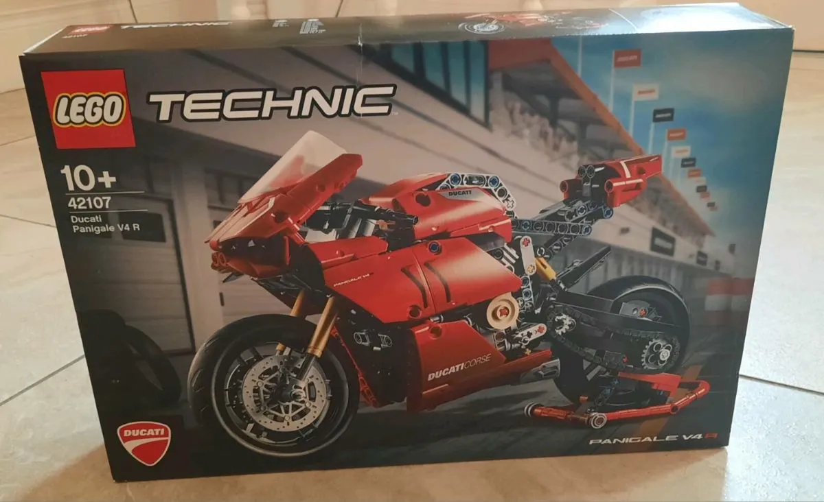 Lego technic Ducati panigal V4 R 42107 - Image 2
