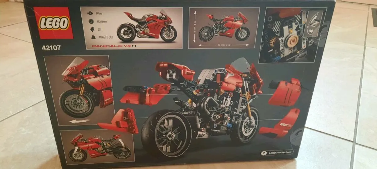 Lego technic Ducati panigal V4 R 42107 - Image 3