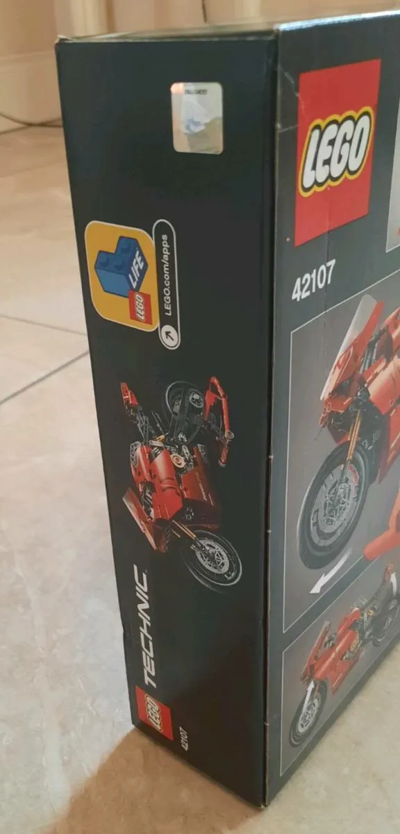 Lego technic Ducati panigal V4 R 42107 - Image 4