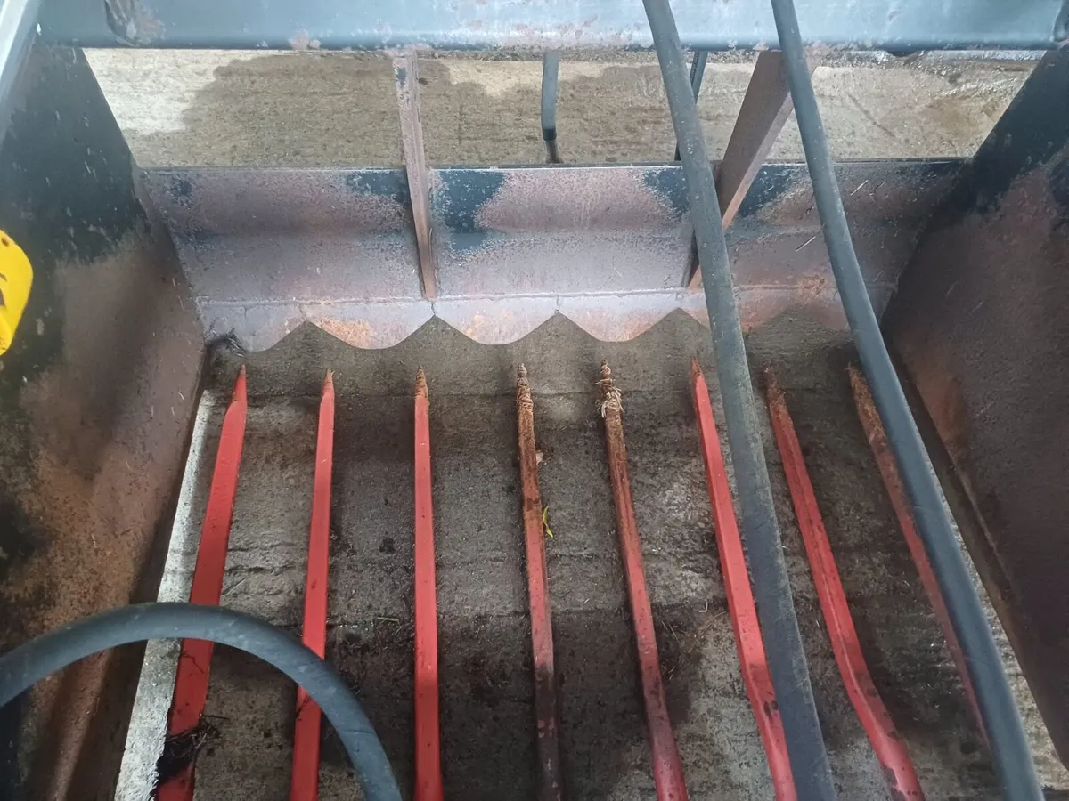 Rossmore silage grab - Image 4