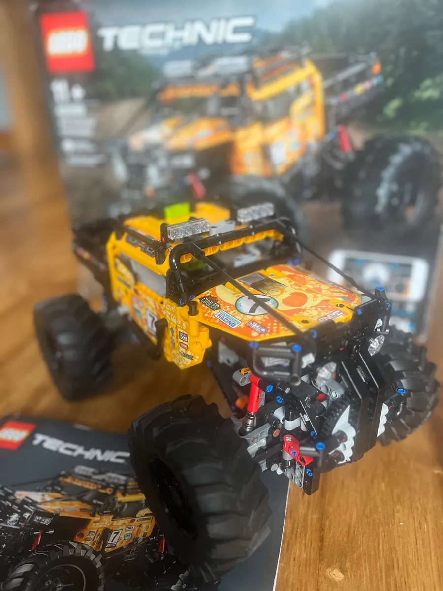 42099 LEGO Technic 4X4 X-treme Off-Roader - Image 3