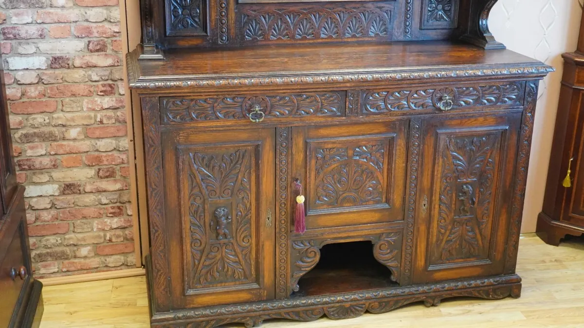 “Kingscourt” Solid Oak Carved Buffet - Image 4