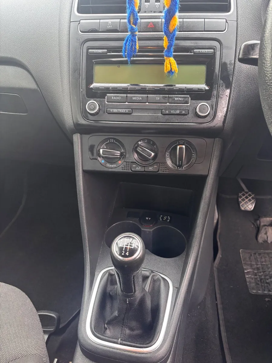 Volkswagen Polo 2010 - Image 2