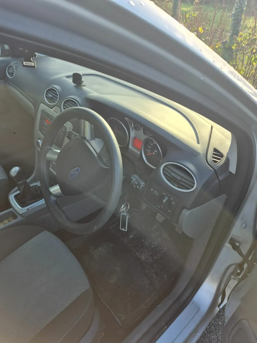 Ford Focus 2010 - Image 1