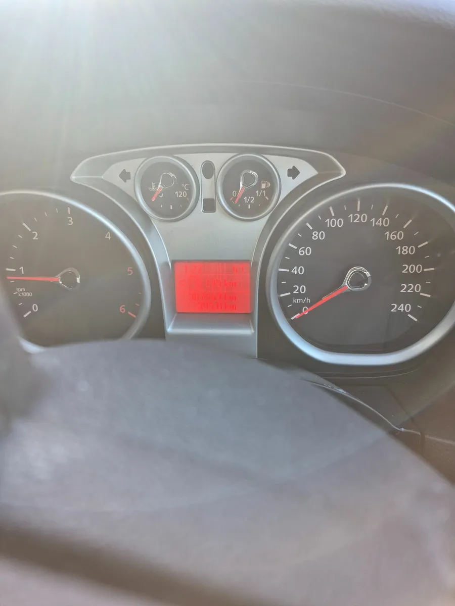 Ford Focus 2010 - Image 4