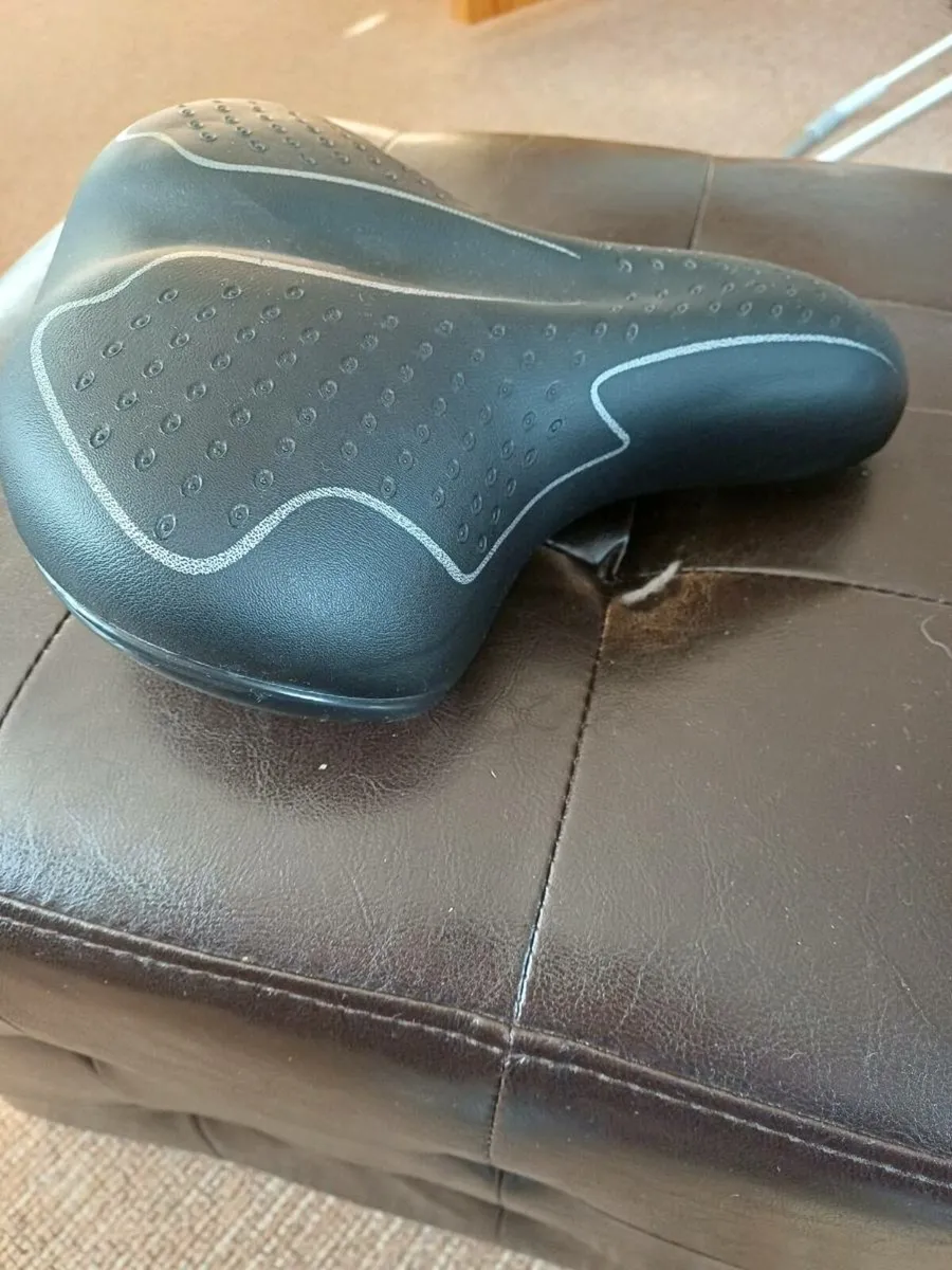 Bicycle saddle & pedals - Image 3