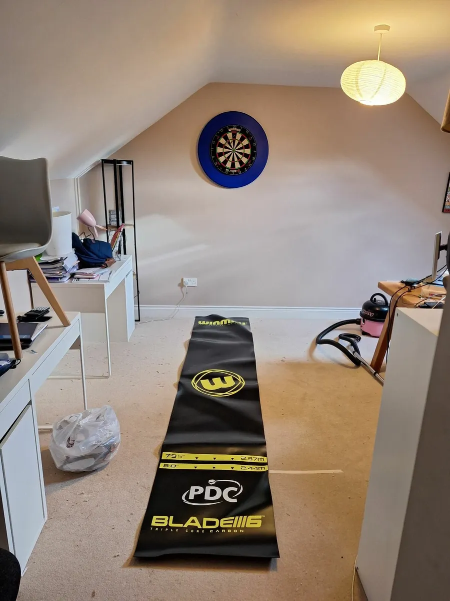 Winmau Blade6 PVC darts mat - Image 1